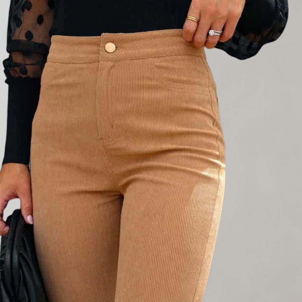 Trendy corduroy uitlopende broek